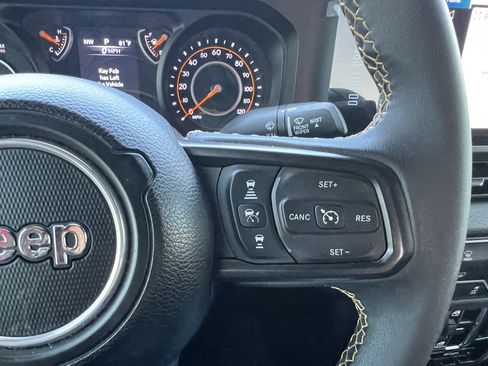 Used 2024 Jeep Gladiator Sport AWD/4WD image 25