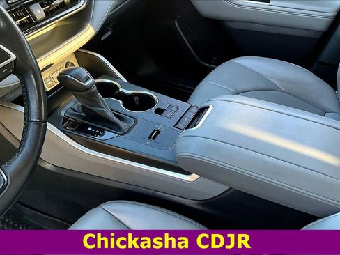 Used 2022 Toyota Highlander XLE image 17