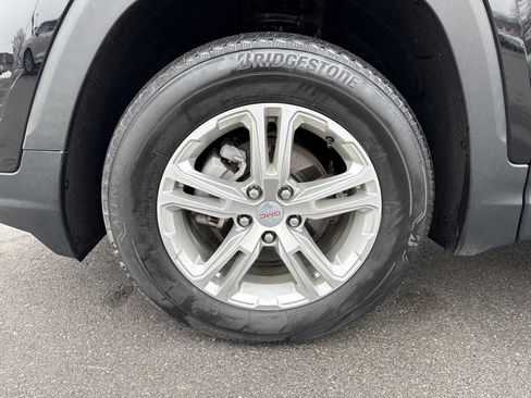 Used 2022 GMC Terrain SLE w/ Driver Convenience Package image 11