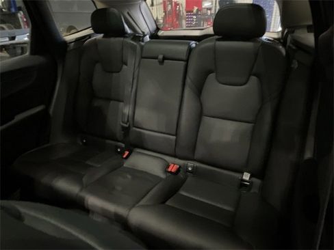 Used 2023 Volvo XC60 B5 Plus image 29