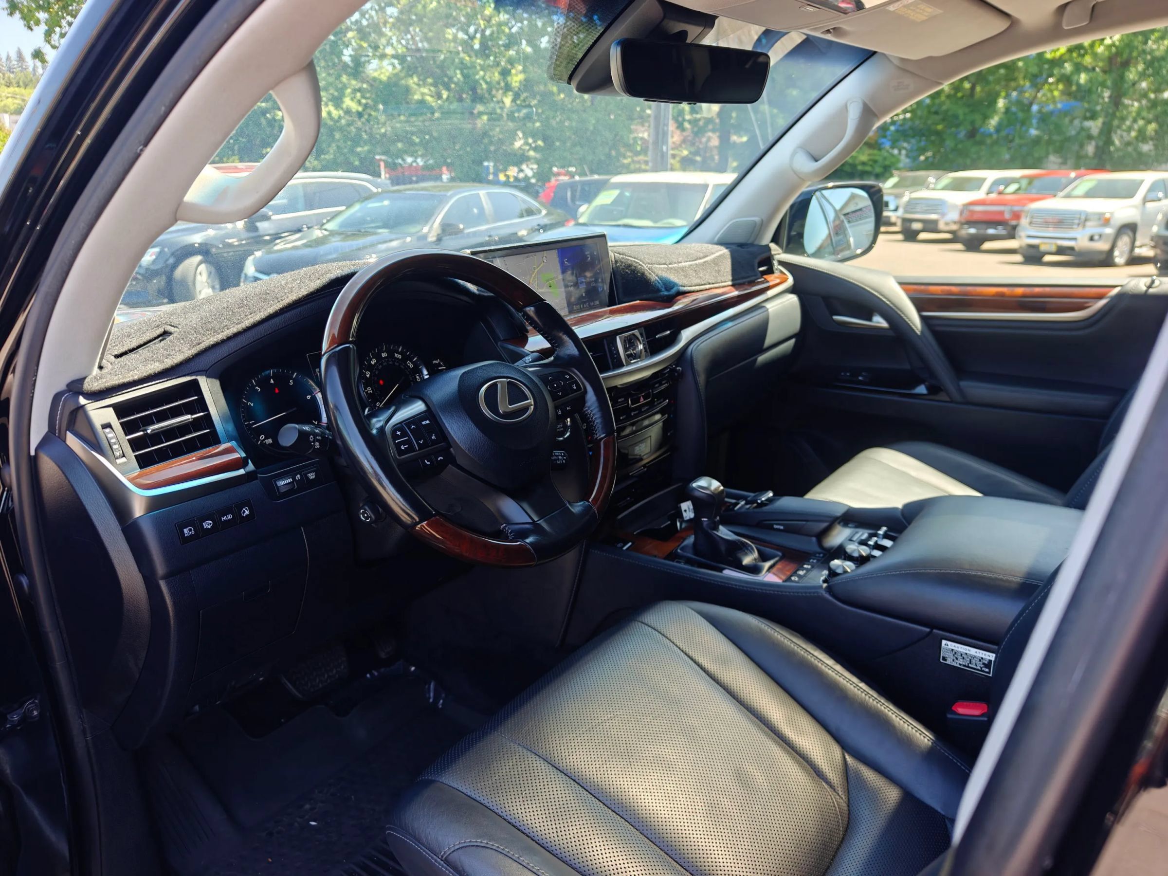 Used 2018 Lexus LX 570 4WD image 15