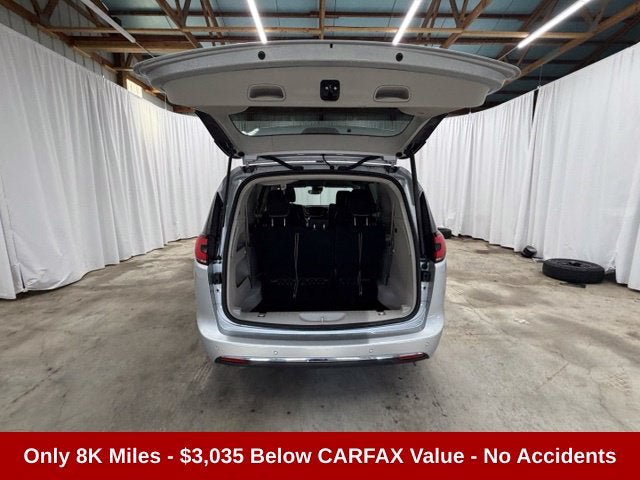 Used 2024 Chrysler Pacifica Touring-L FWD image 23