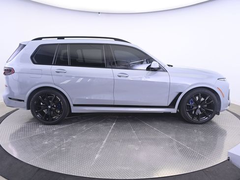 Used 2025 BMW X7 xDrive40i w/ M Sport Package AWD/4WD image 8