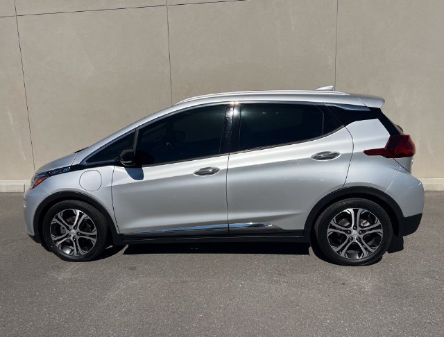Used 2020 Chevrolet Bolt Premier w/ Infotainment Package FWD image 4