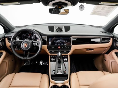 Used 2025 Porsche Macan image 23