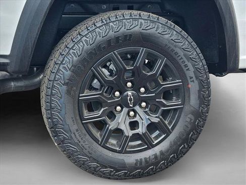 New 2026 Chevrolet Colorado Trail Boss w/ LPO, Hood Decal Package AWD/4WD image 11