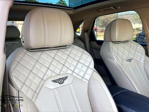 Used 2021 Bentley Bentayga image 30