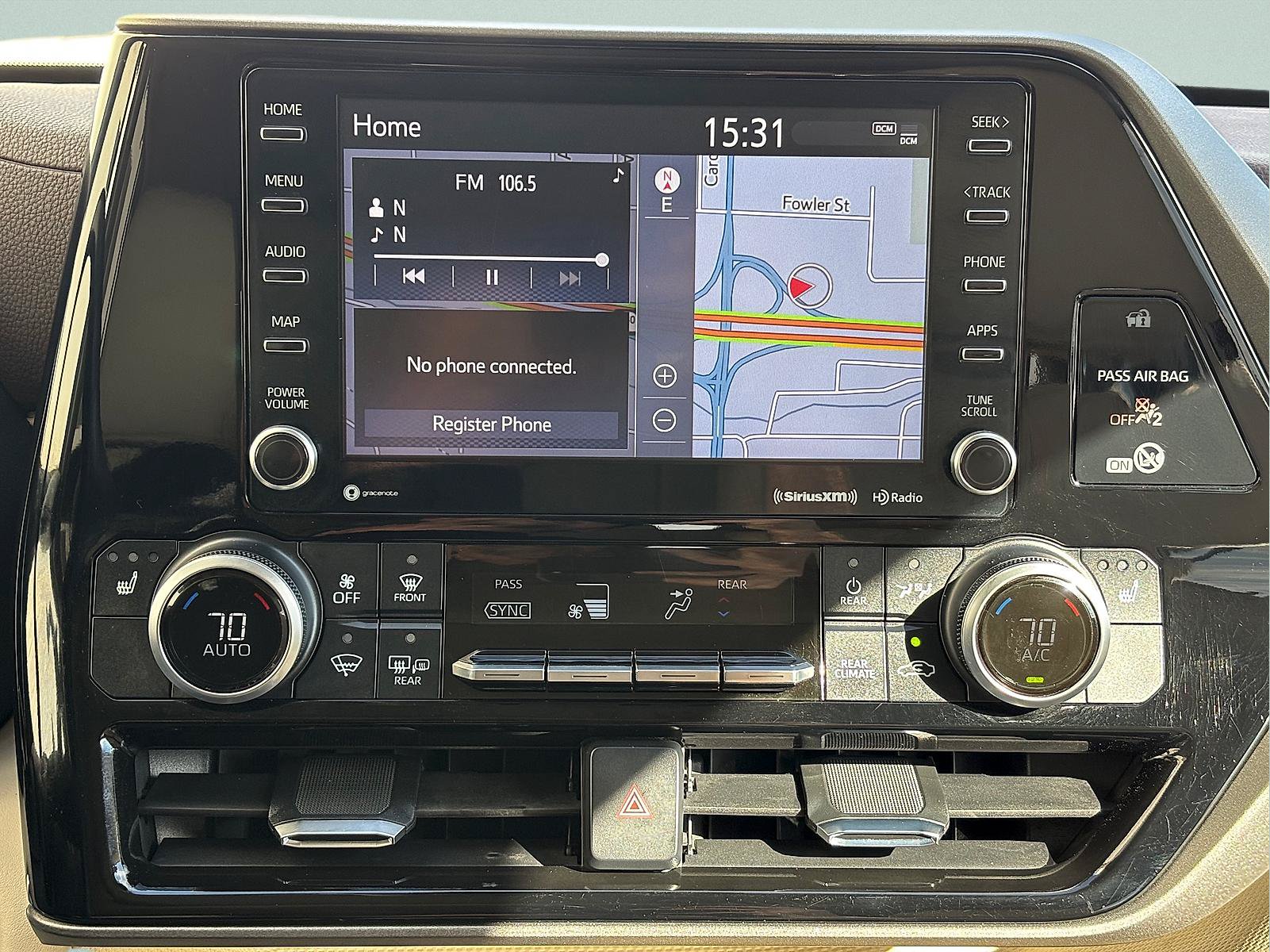 Used 2022 Toyota Highlander XLE AWD/4WD image 21