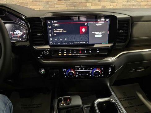 Used 2025 GMC Sierra 1500 SLT w/ SLT Premium Plus Package AWD/4WD image 20