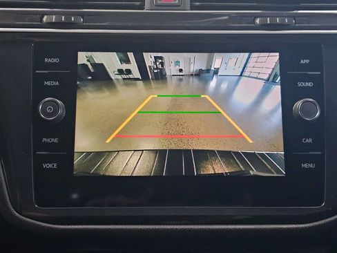Used 2023 Volkswagen Tiguan SE w/ Panoramic Sunroof Package FWD image 23