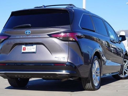Certified 2023 Toyota Sienna Platinum image 6