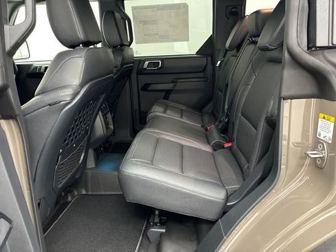 New 2025 Ford Bronco Badlands image 25