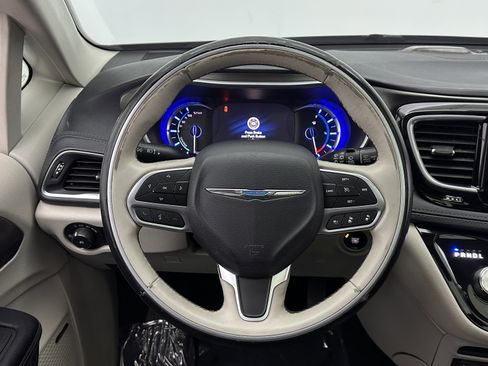 Used 2018 Chrysler Pacifica Limited w/ Advanced Safetytec Group FWD image 24