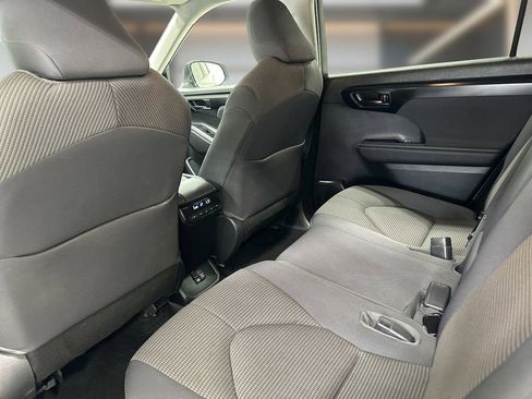 Used 2023 Toyota Highlander LE FWD image 14
