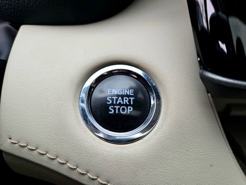 Used 2023 Toyota Highlander XLE image 20