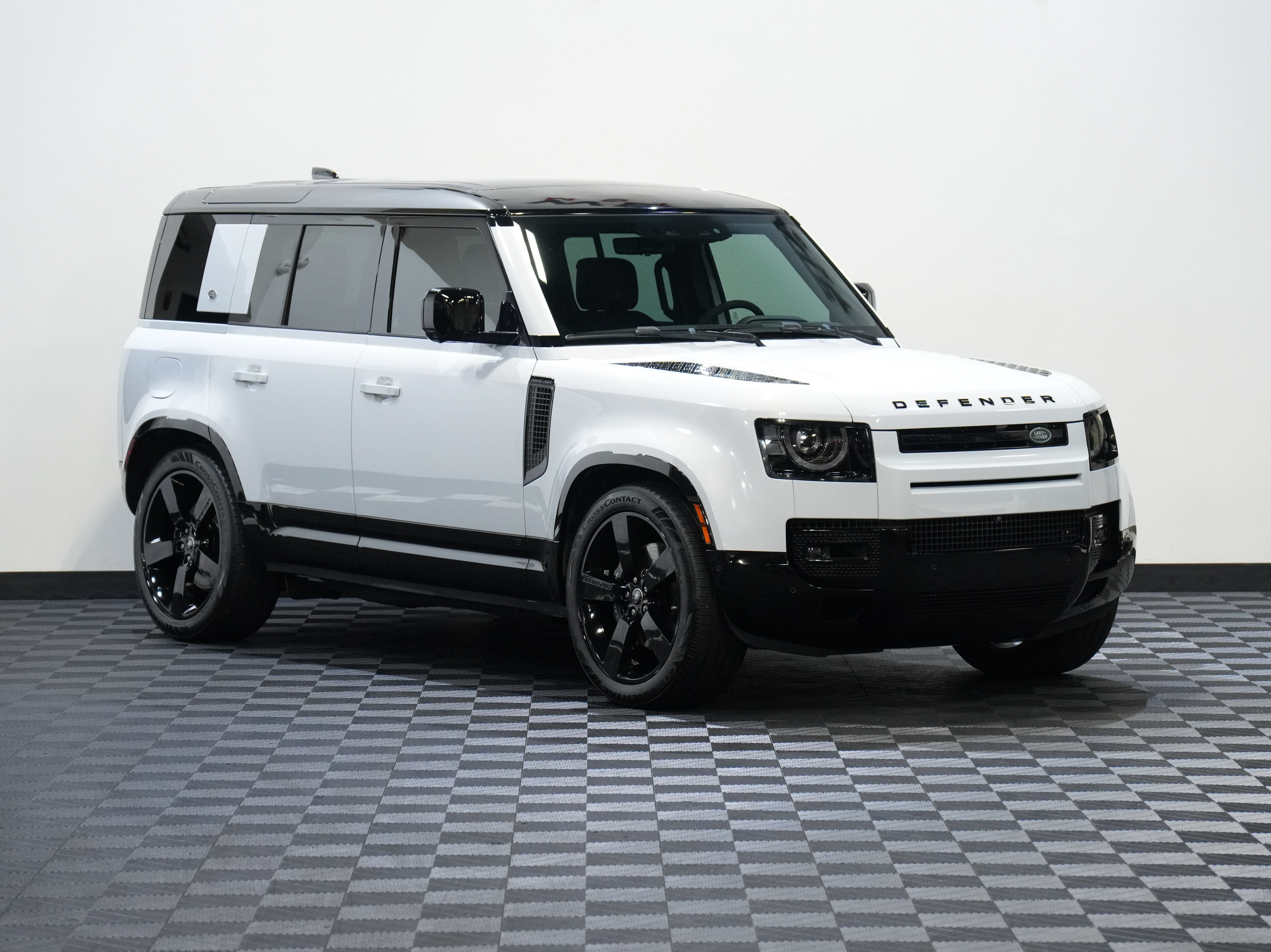 Used 2022 Land Rover Defender 110 V8 AWD/4WD image 5