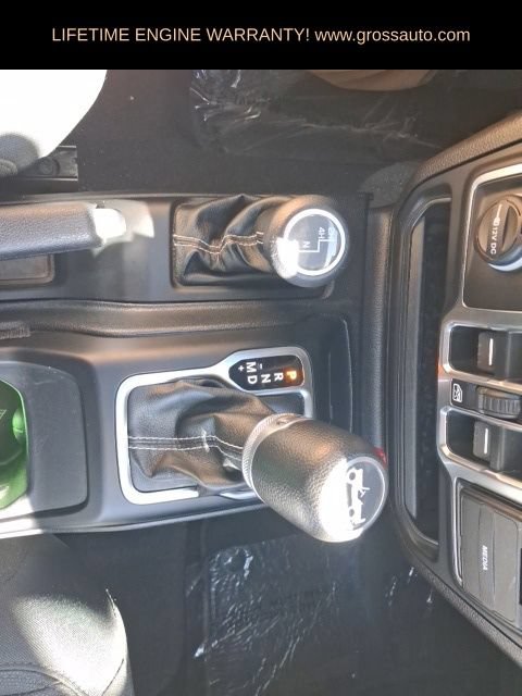 Used 2019 Jeep Wrangler Unlimited Sahara w/ Uconnect 4C Nav & Sound Group AWD/4WD image 16