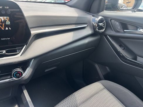 Used 2025 Chevrolet Equinox LT FWD image 36