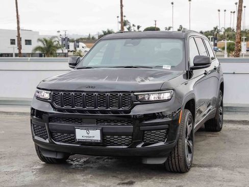 New 2025 Jeep Grand Cherokee L Altitude image 4