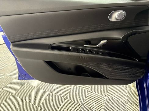 Used 2021 Hyundai Elantra SEL image 11