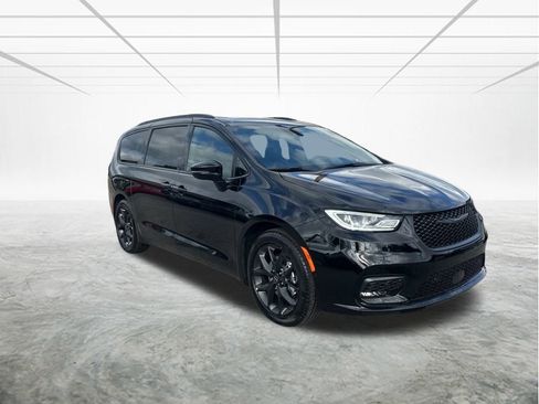 New 2026 Chrysler Pacifica Limited w/ S Appearance Package image 2
