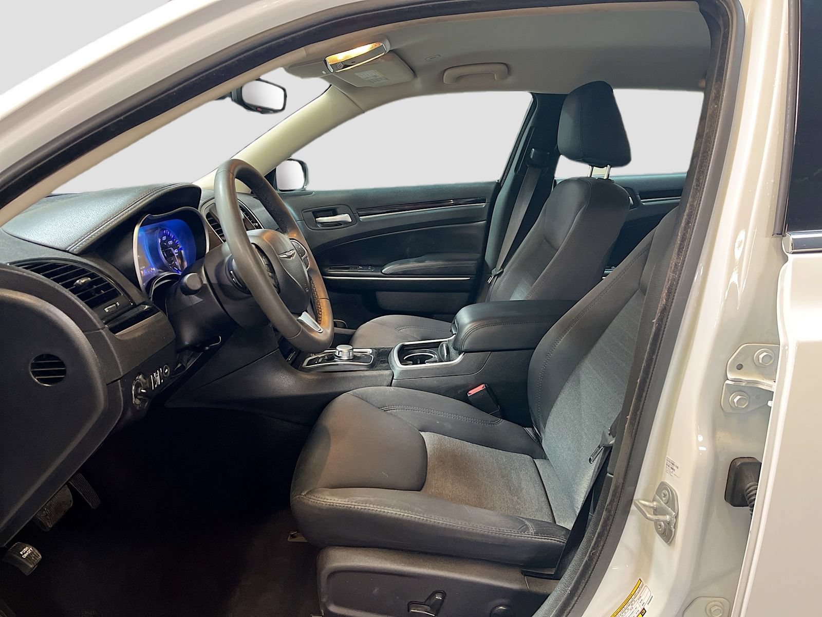 Used 2023 Chrysler 300 Touring RWD image 19