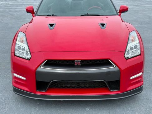 Used 2015 Nissan GT-R Black Edition image 7