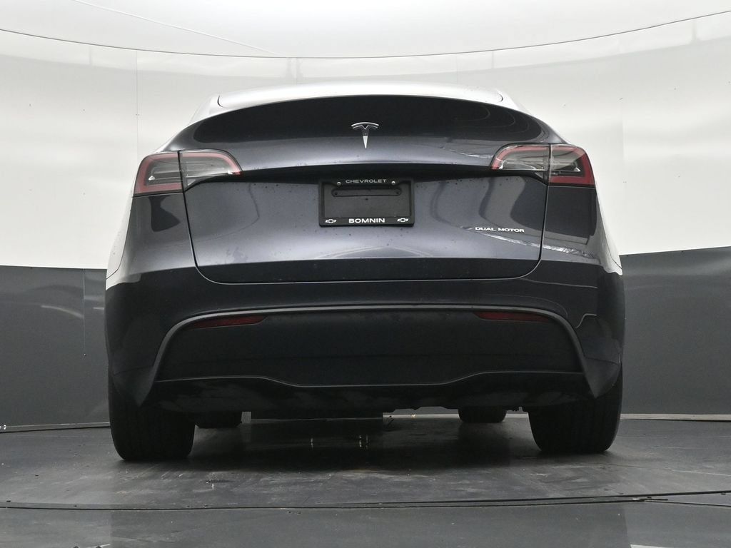 Used 2024 Tesla Model Y Long Range AWD/4WD image 25