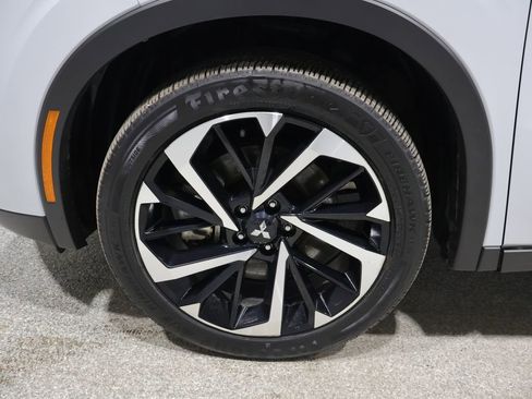 Used 2024 Mitsubishi Outlander SEL image 9