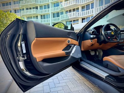 Used 2019 Ferrari Portofino image 29