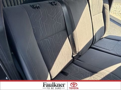 Used 2018 Toyota Tacoma TRD Sport w/ Technology Package image 15