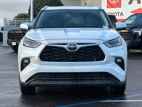 Used 2023 Toyota Highlander XLE image 7
