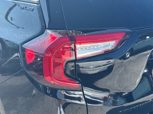 Used 2022 GMC Terrain SLE w/ Elevation Edition image 17