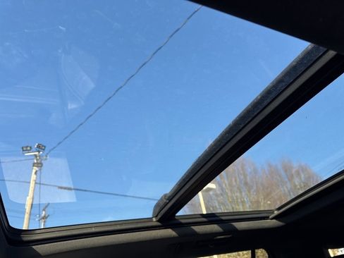 Used 2024 Chevrolet Suburban High Country image 34