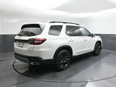 Certified 2025 Honda Pilot Touring image 8