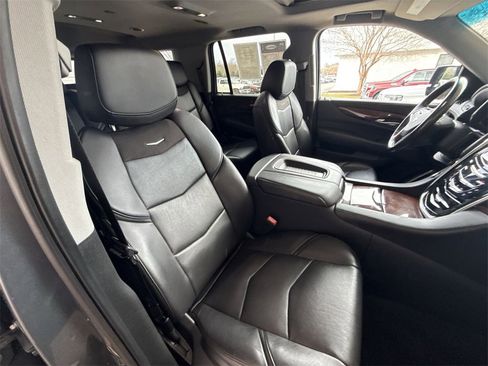 Certified 2020 Cadillac Escalade Luxury w/ Escalade Sport Edition image 28