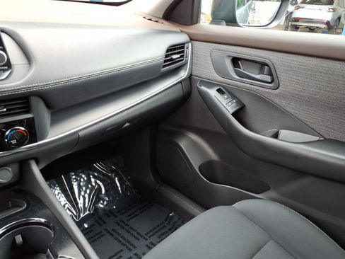 Used 2023 Nissan Rogue S AWD/4WD image 23