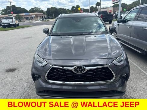 Used 2022 Toyota Highlander Platinum FWD image 4