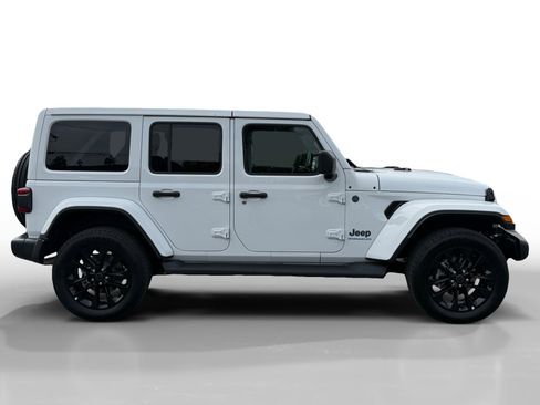 Used 2025 Jeep Wrangler Unlimited Sahara AWD/4WD image 6