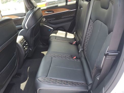 Certified 2022 Jeep Grand Cherokee Summit AWD/4WD image 14