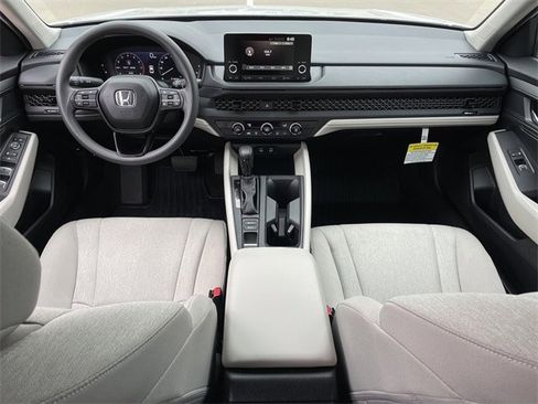 Certified 2025 Honda Accord LX image 9