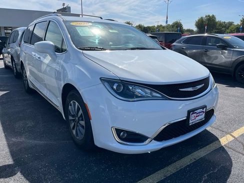 Used 2020 Chrysler Pacifica Touring-L Plus FWD image 1