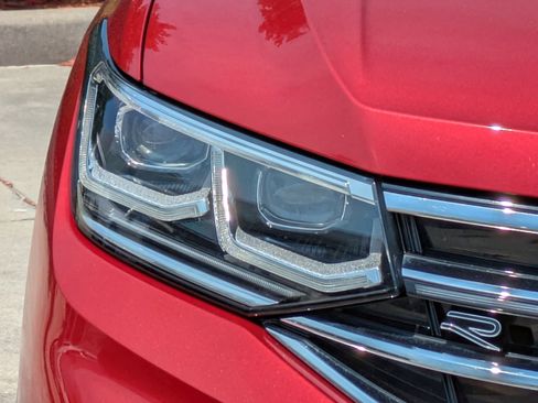 Certified 2024 Volkswagen Tiguan SEL R-Line image 10