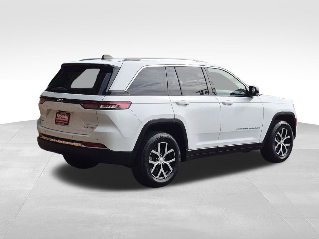 Used 2023 Jeep Grand Cherokee Limited AWD/4WD image 7