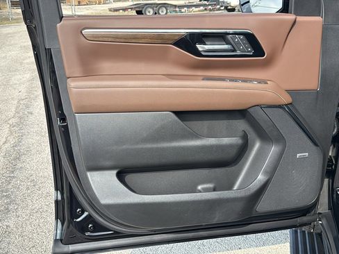 New 2026 Chevrolet Suburban High Country image 8