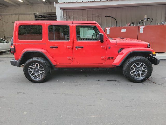 Used 2025 Jeep Wrangler Unlimited Sahara AWD/4WD image 4