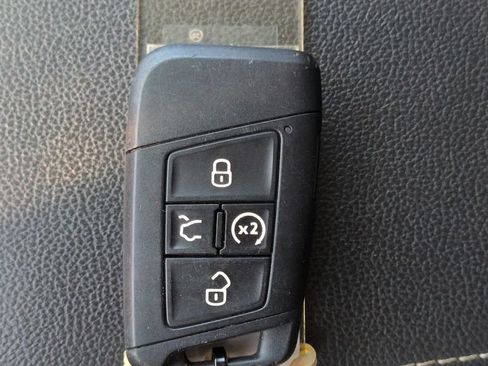 Used 2024 Volkswagen Tiguan SE AWD/4WD image 22