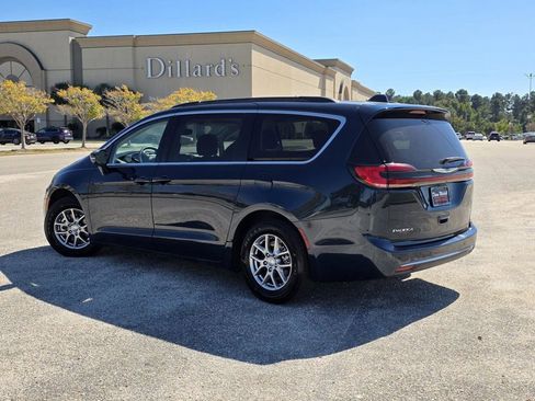 Used 2021 Chrysler Pacifica Touring image 5