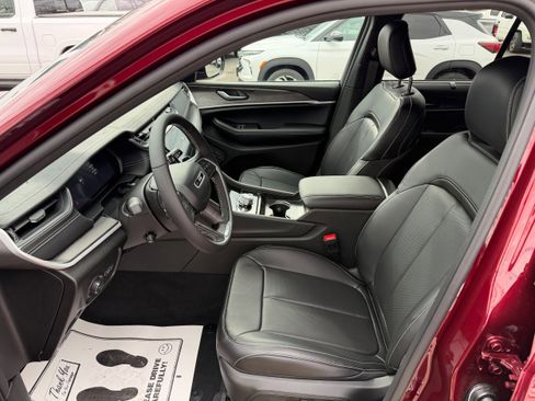 New 2025 Jeep Grand Cherokee Limited image 4