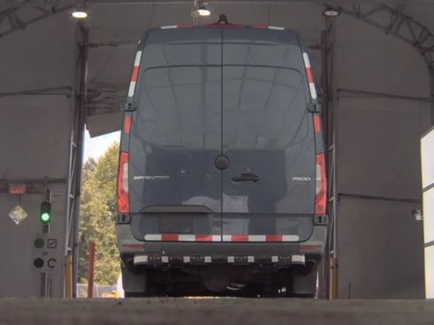 Used 2021 Mercedes-Benz Sprinter 2500 image 3